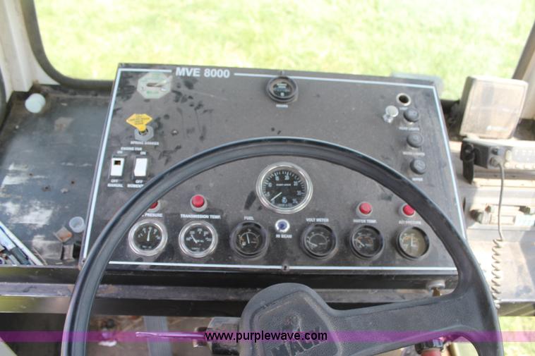 image for item H6092 1993 Mountain View Equipment MVE 8000 self-propelled big bale accumulator