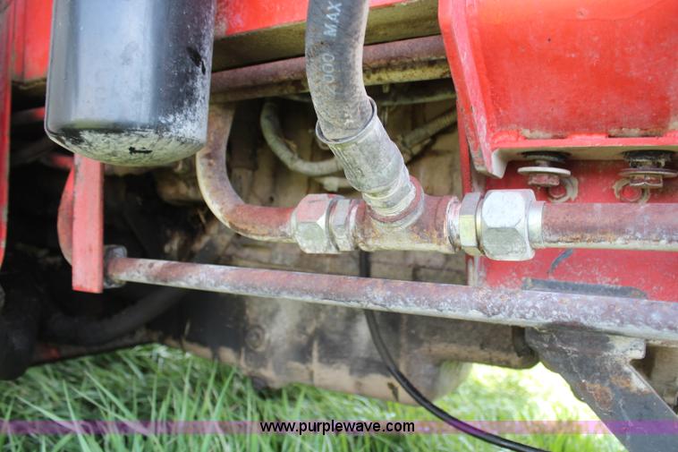 image for item H6092 1993 Mountain View Equipment MVE 8000 self-propelled big bale accumulator