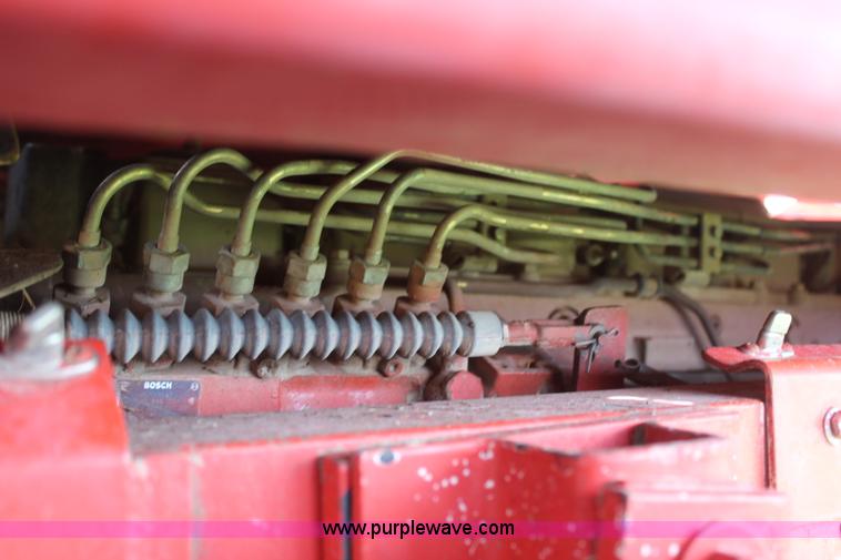 image for item H6092 1993 Mountain View Equipment MVE 8000 self-propelled big bale accumulator