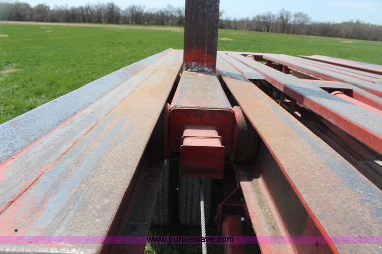 image for item H6092 1993 Mountain View Equipment MVE 8000 self-propelled big bale accumulator