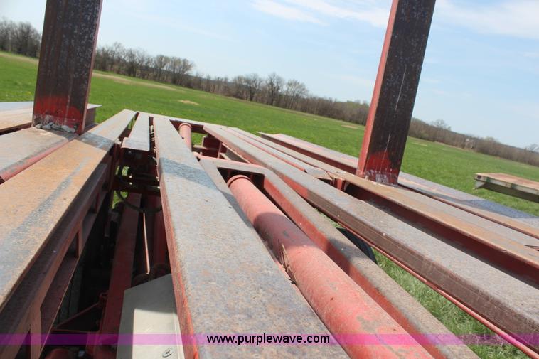 image for item H6092 1993 Mountain View Equipment MVE 8000 self-propelled big bale accumulator