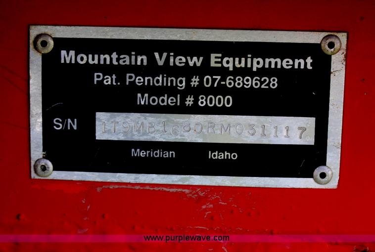 image for item H6092 1993 Mountain View Equipment MVE 8000 self-propelled big bale accumulator