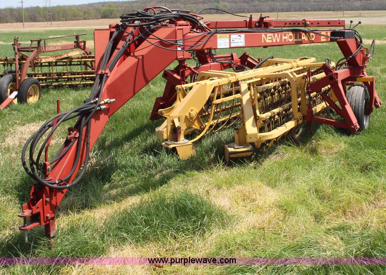 image for item H6093 New Holland 216 twin rake
