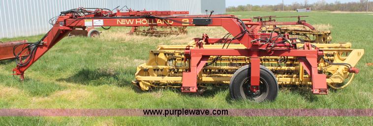 image for item H6093 New Holland 216 twin rake