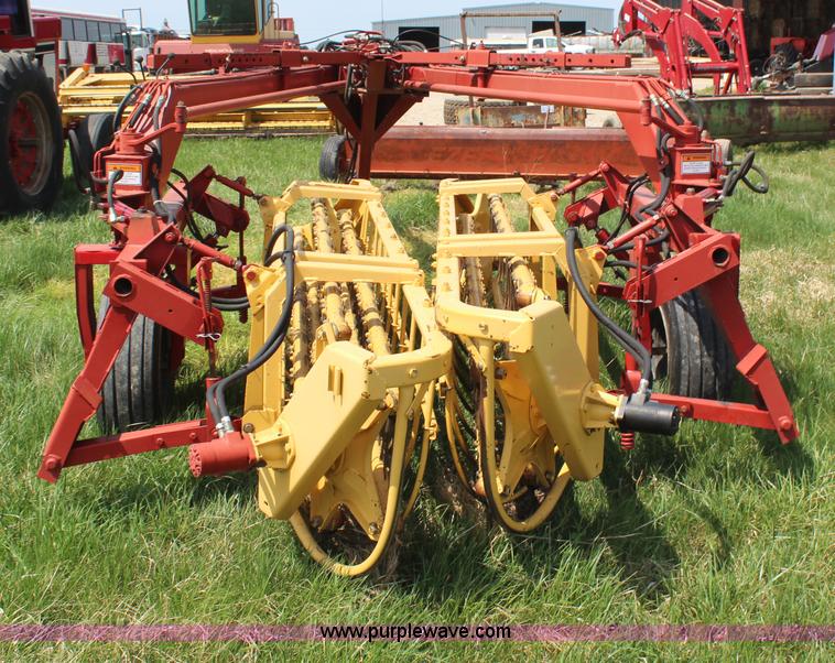 image for item H6093 New Holland 216 twin rake
