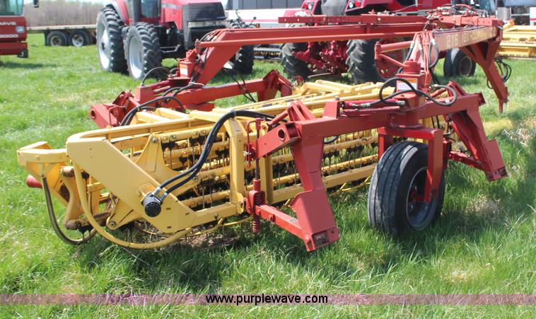 image for item H6093 New Holland 216 twin rake
