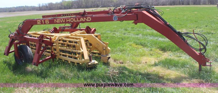 image for item H6093 New Holland 216 twin rake