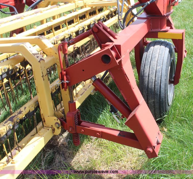 image for item H6093 New Holland 216 twin rake