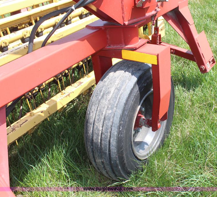 image for item H6093 New Holland 216 twin rake