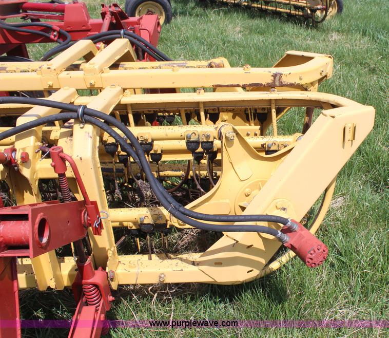 image for item H6093 New Holland 216 twin rake