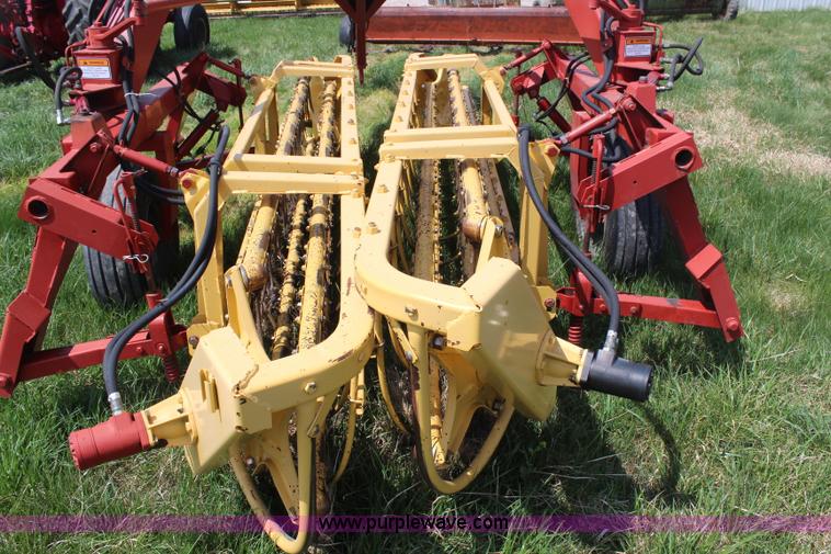 image for item H6093 New Holland 216 twin rake