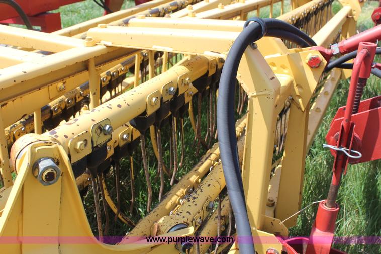 image for item H6093 New Holland 216 twin rake