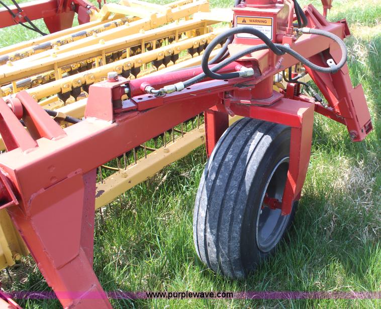 image for item H6093 New Holland 216 twin rake