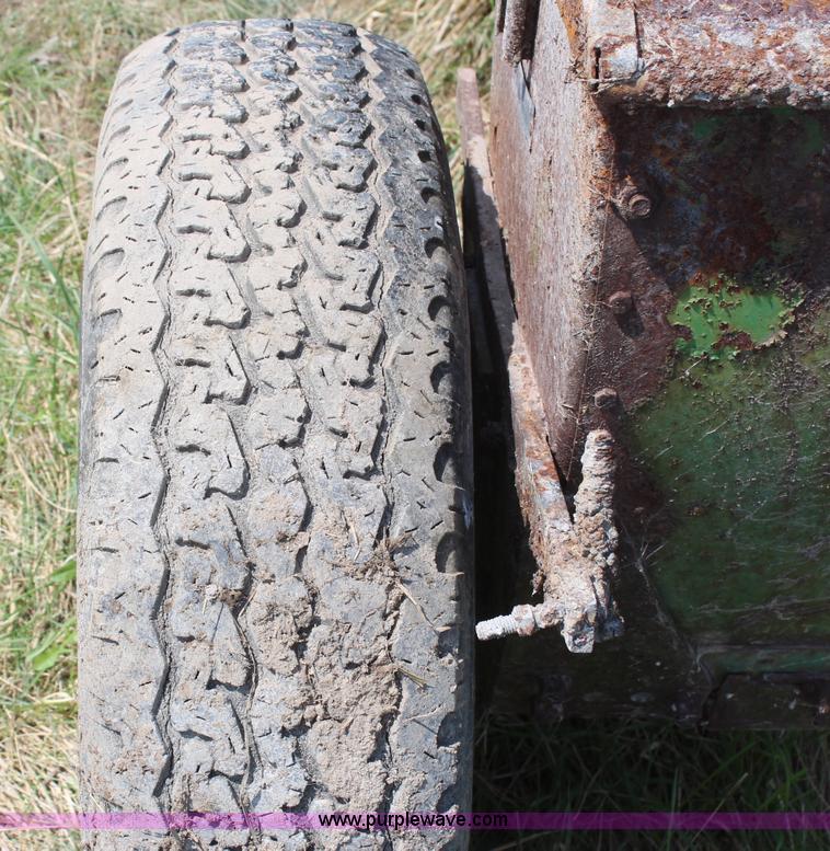 image for item H6098 John Deere LF seeder