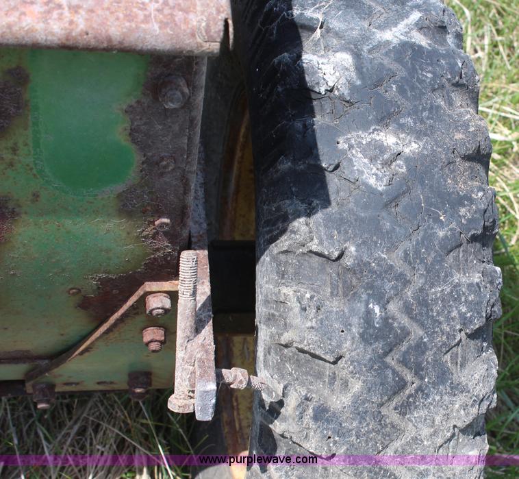 image for item H6098 John Deere LF seeder