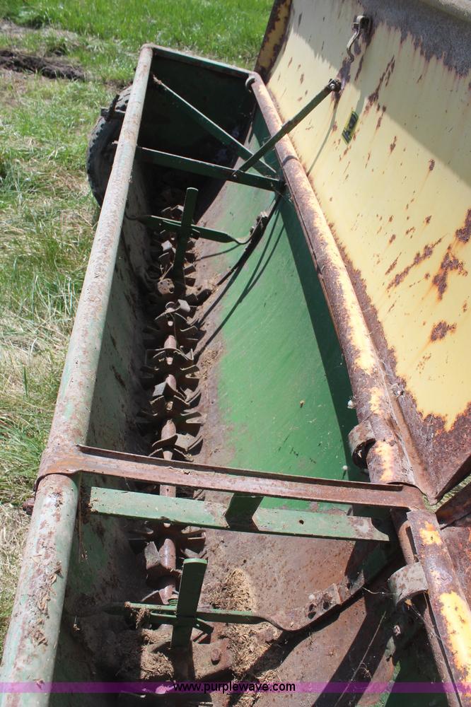 image for item H6098 John Deere LF seeder