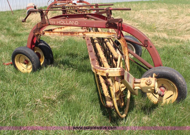 image for item H6099 New Holland 259 side delivery rake