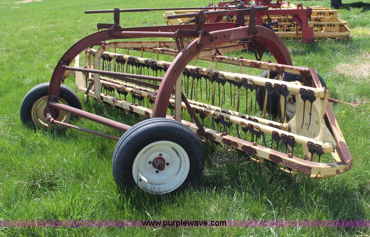 image for item H6099 New Holland 259 side delivery rake