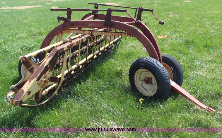 image for item H6099 New Holland 259 side delivery rake