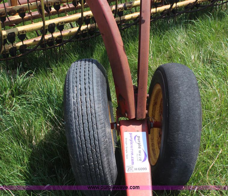 image for item H6099 New Holland 259 side delivery rake