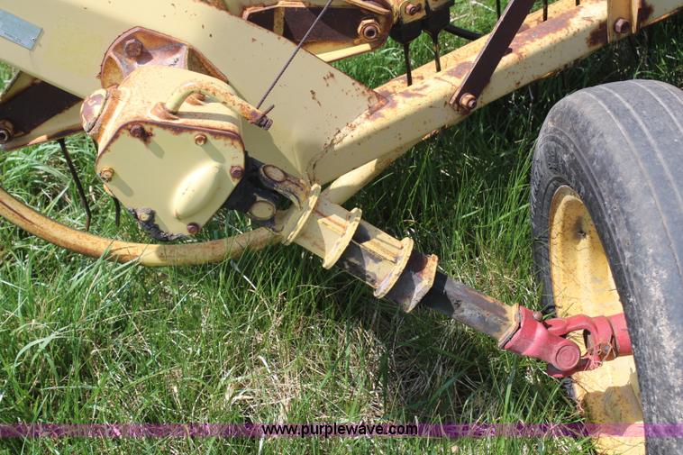 image for item H6099 New Holland 259 side delivery rake