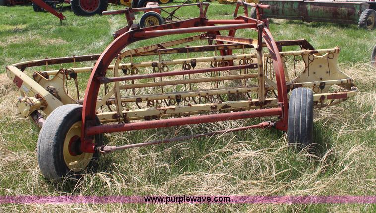 image for item H6100 New Holland 256 side delivery rake