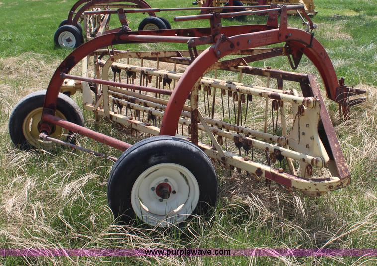 image for item H6100 New Holland 256 side delivery rake