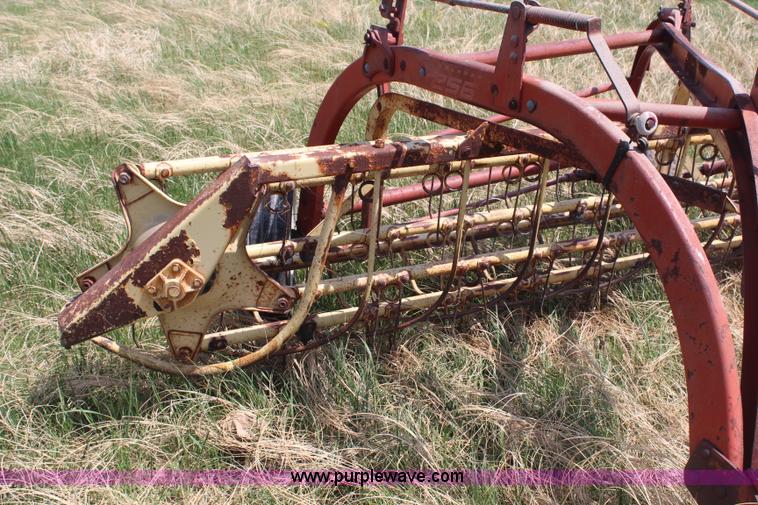 image for item H6100 New Holland 256 side delivery rake