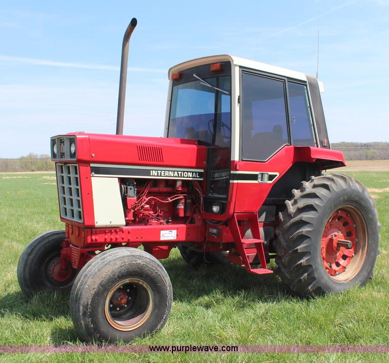 image for item H6102 1978 International Hydro 186 tractor