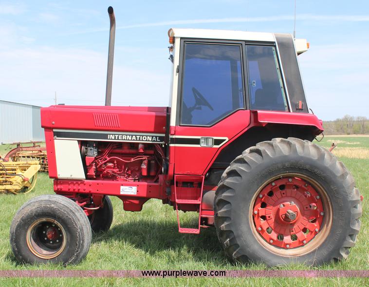 image for item H6102 1978 International Hydro 186 tractor