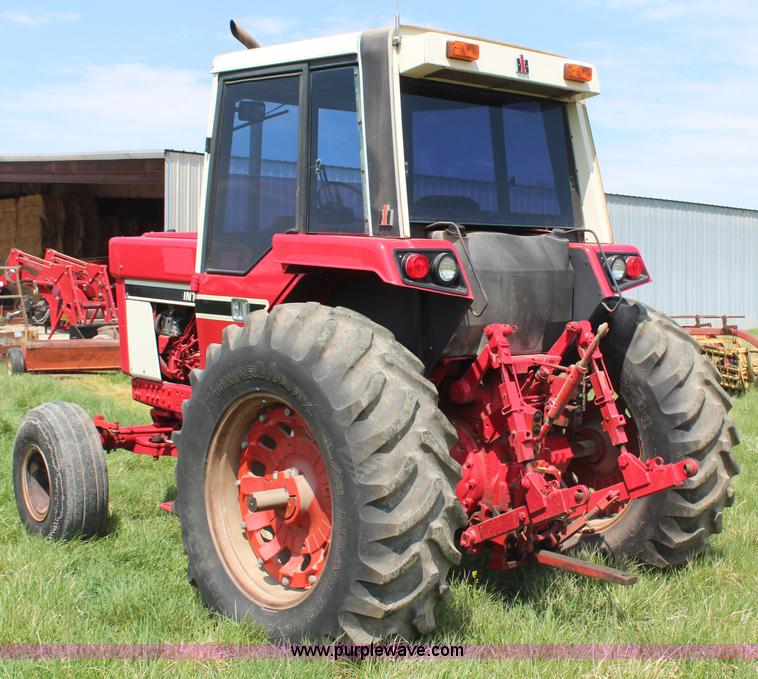 image for item H6102 1978 International Hydro 186 tractor