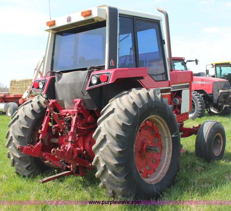 image for item H6102 1978 International Hydro 186 tractor
