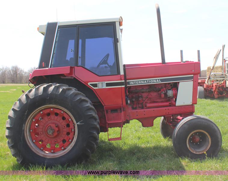 image for item H6102 1978 International Hydro 186 tractor