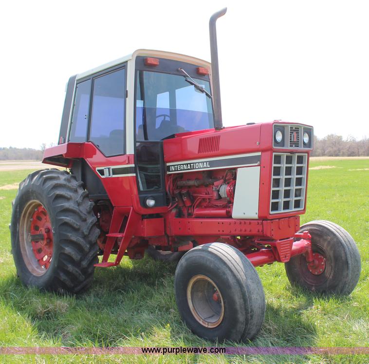 image for item H6102 1978 International Hydro 186 tractor