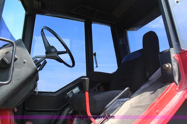 image for item H6102 1978 International Hydro 186 tractor