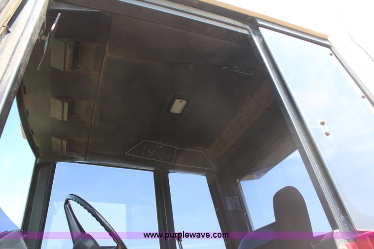 image for item H6102 1978 International Hydro 186 tractor