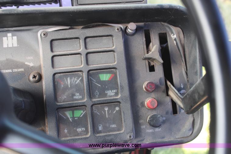 image for item H6102 1978 International Hydro 186 tractor