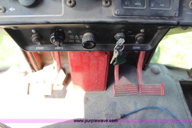 image for item H6102 1978 International Hydro 186 tractor