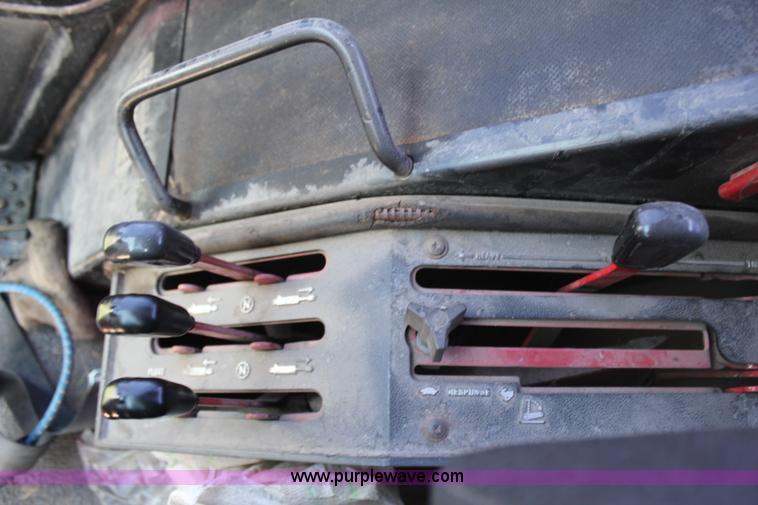 image for item H6102 1978 International Hydro 186 tractor