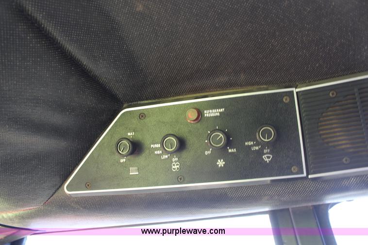 image for item H6102 1978 International Hydro 186 tractor