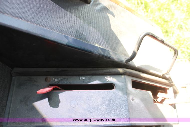 image for item H6102 1978 International Hydro 186 tractor