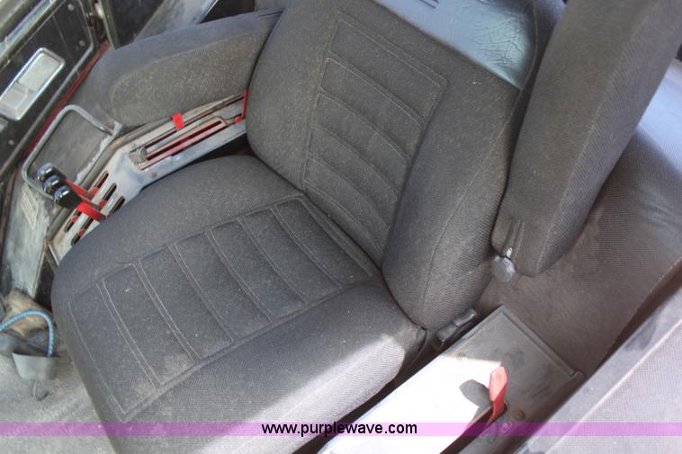 image for item H6102 1978 International Hydro 186 tractor