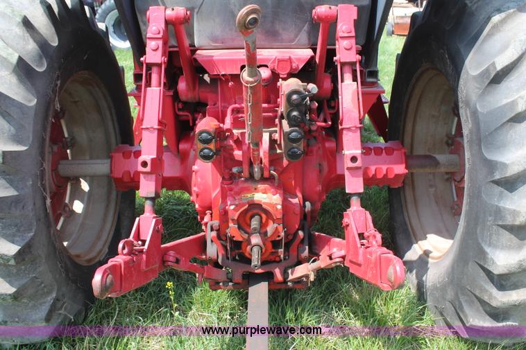 image for item H6102 1978 International Hydro 186 tractor
