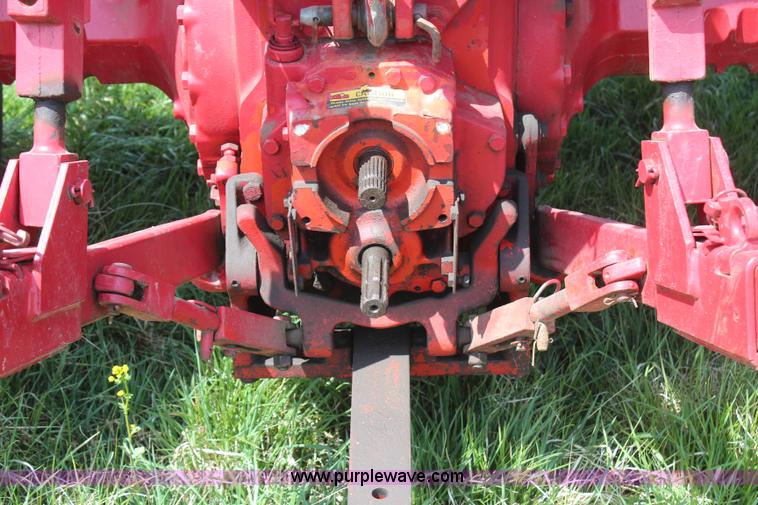 image for item H6102 1978 International Hydro 186 tractor