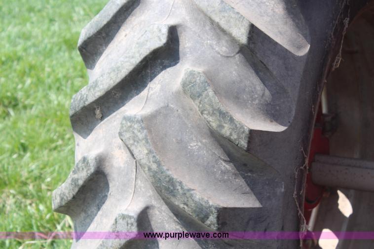 image for item H6102 1978 International Hydro 186 tractor