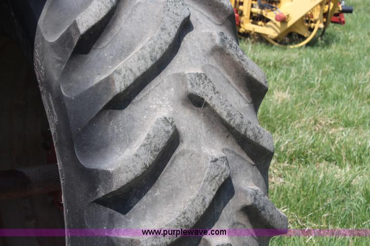 image for item H6102 1978 International Hydro 186 tractor