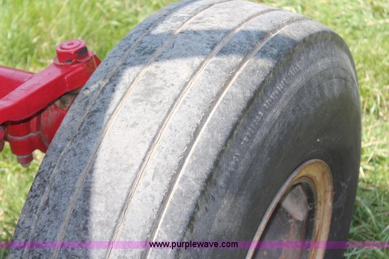 image for item H6102 1978 International Hydro 186 tractor