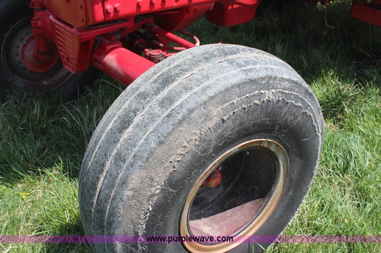 image for item H6102 1978 International Hydro 186 tractor