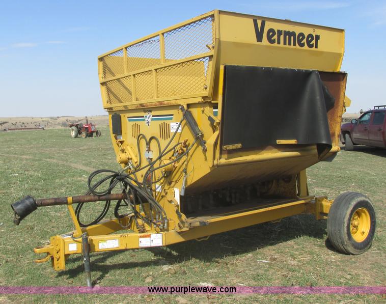 image for item I2746 Vermeer BP7000 Hay Buster bale processor