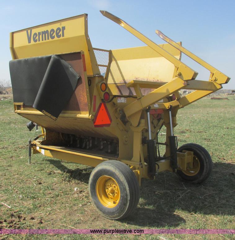 image for item I2746 Vermeer BP7000 Hay Buster bale processor